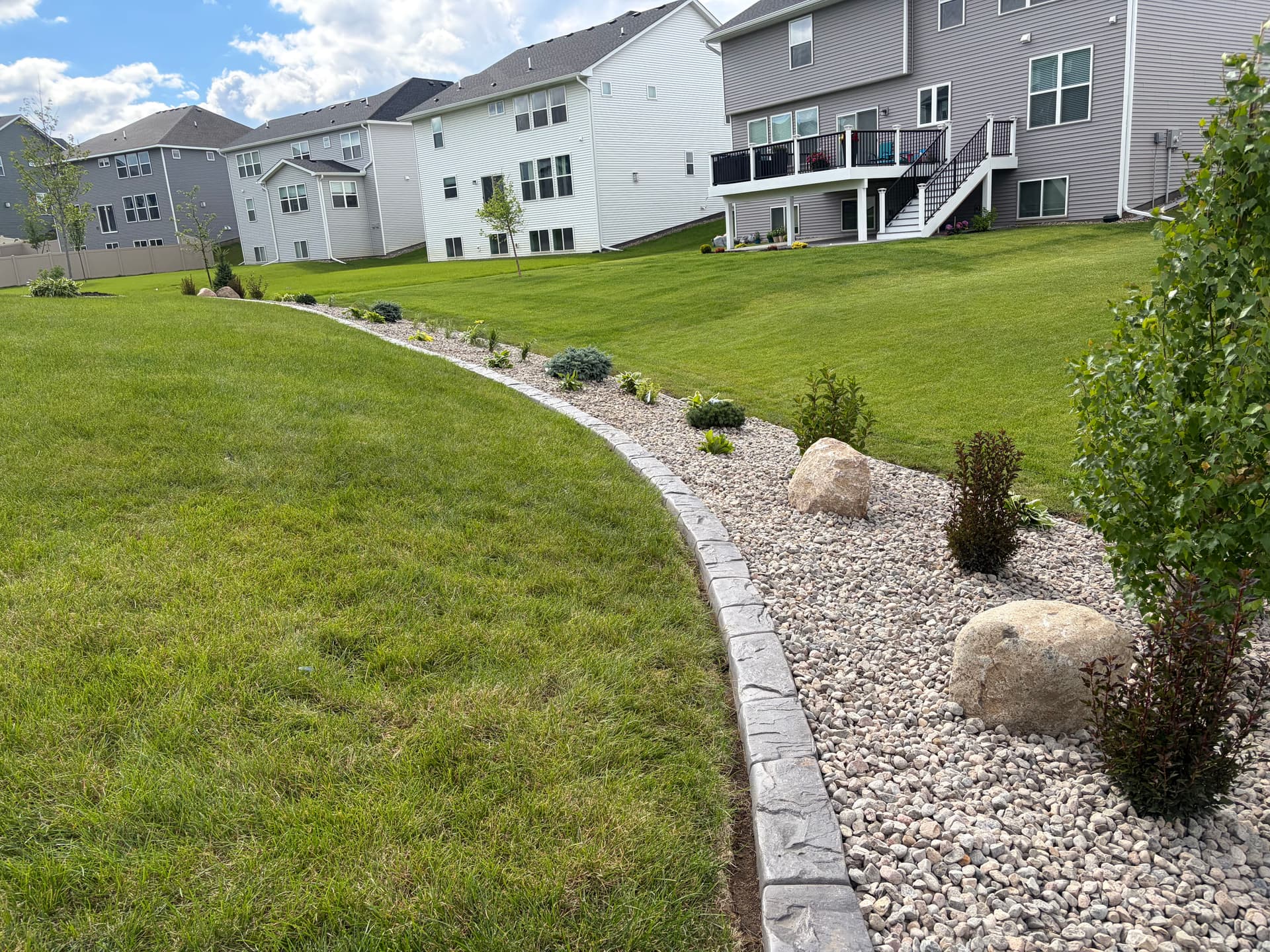 Gallery photos for Clean Low-Maintenance Planting Beds with Stone and Sharp Edging: Image #3
