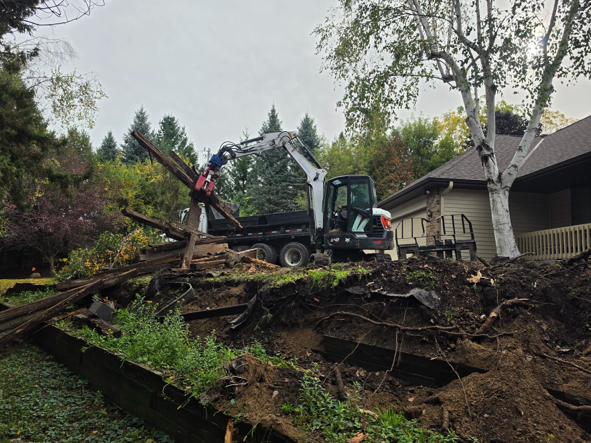Gallery photos for Tearing Out a Failing Retaining Wall Before It Gets Worse: Image #3