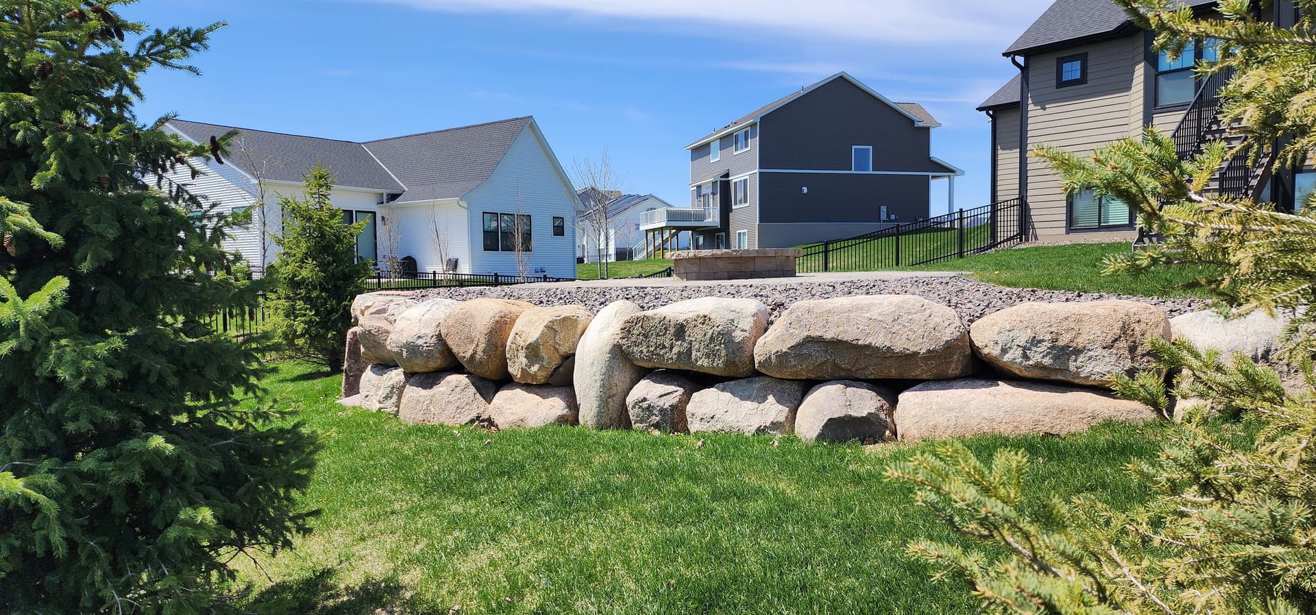 Gallery photos for Reliable Fieldstone Boulder Walls Installation: Image #1