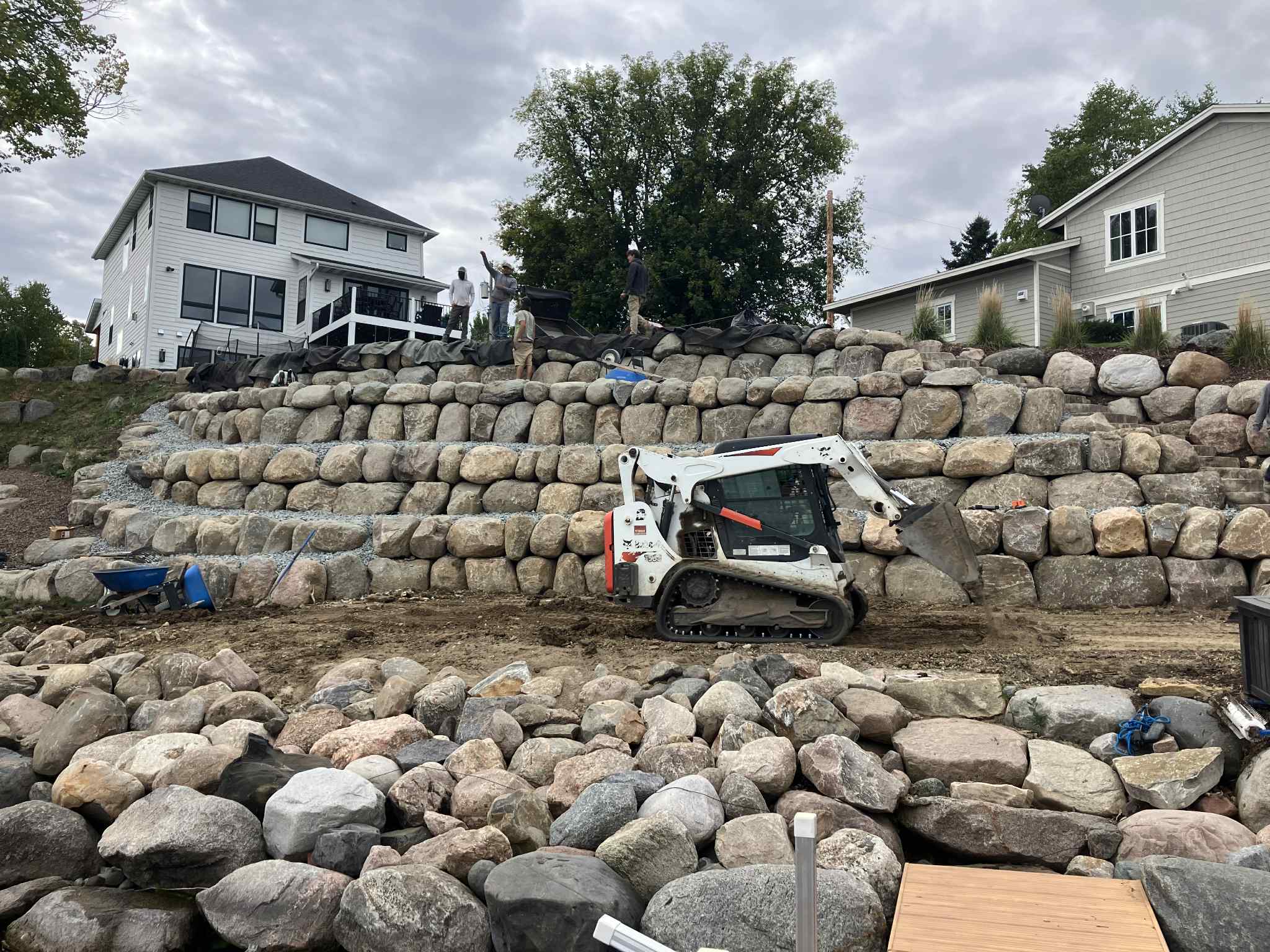 Gallery photos for Reliable Fieldstone Boulder Walls Installation: Image #2