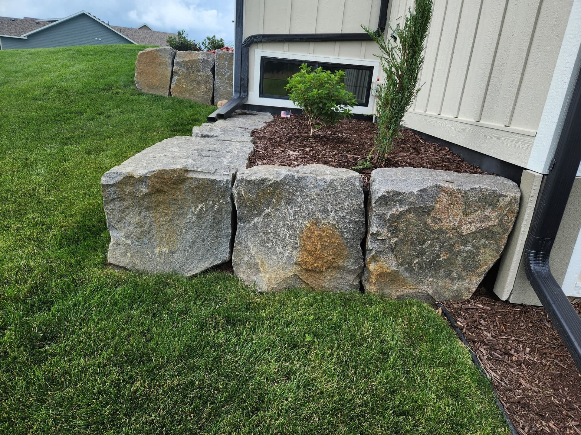 Gallery photos for Granite Boulder Retaining Walls Built to Last in St. Cloud: Image #2
